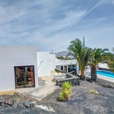 Rodea Cuatro By Plus * Playa Blanca (Lanzarote)